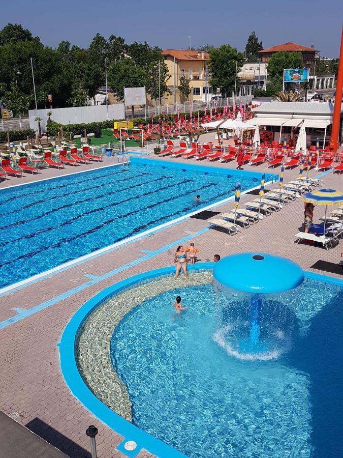 ריצ'יונה Hotel Monti מראה חיצוני תמונה