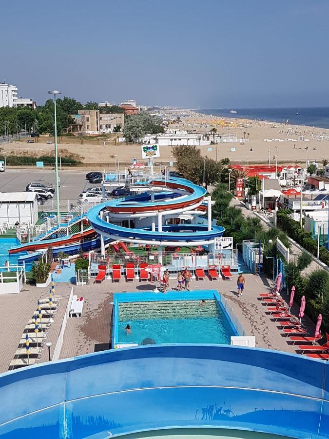 ריצ'יונה Hotel Monti מראה חיצוני תמונה
