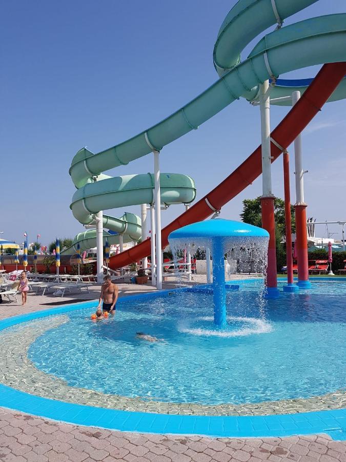 ריצ'יונה Hotel Monti מראה חיצוני תמונה