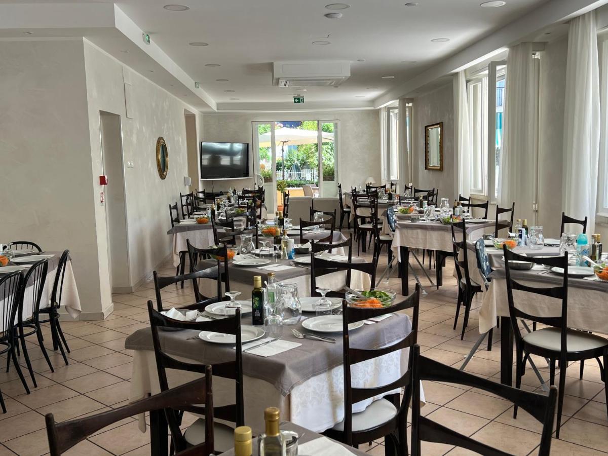 ריצ'יונה Hotel Monti מראה חיצוני תמונה