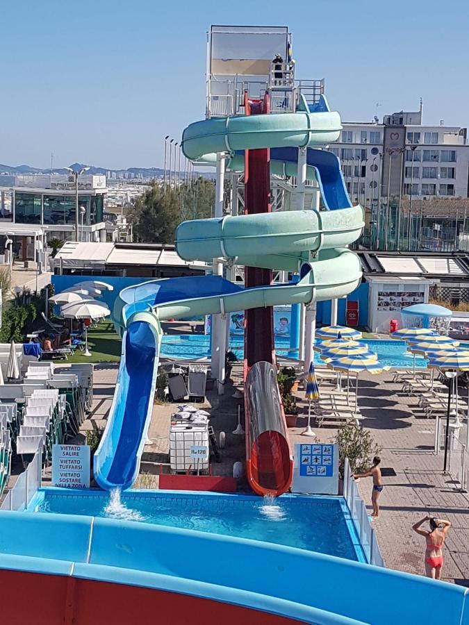 ריצ'יונה Hotel Monti מראה חיצוני תמונה