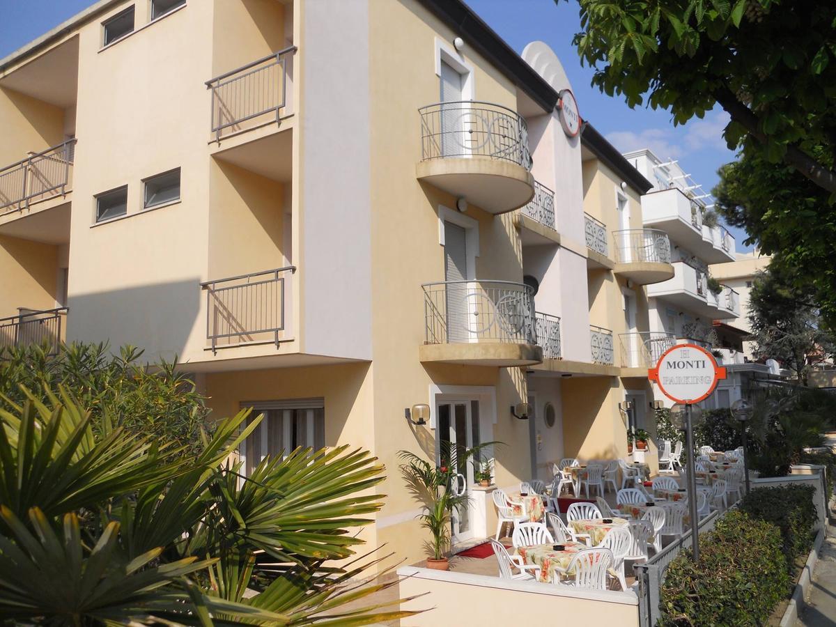 ריצ'יונה Hotel Monti מראה חיצוני תמונה