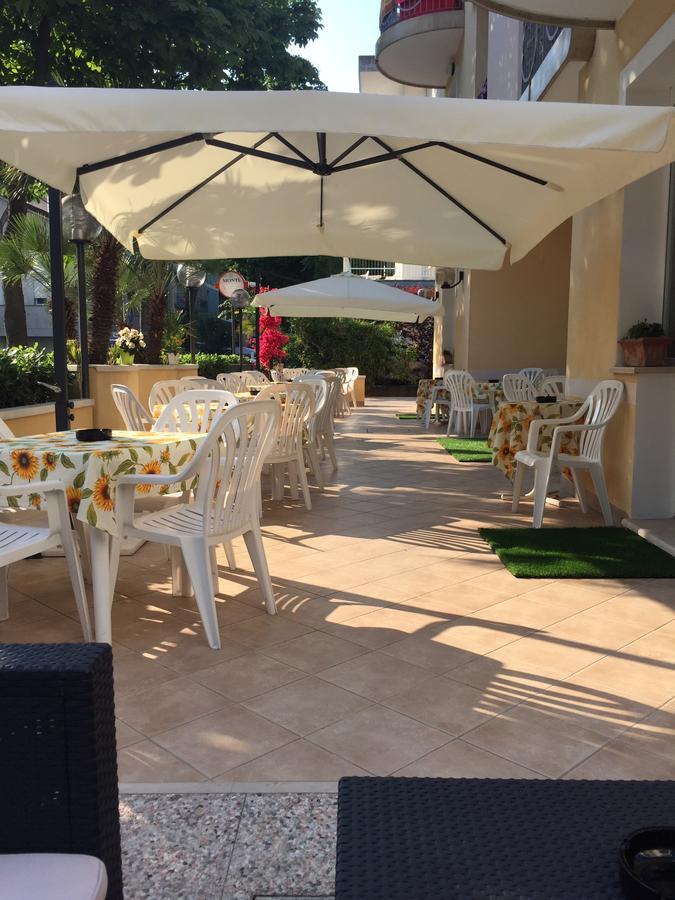 ריצ'יונה Hotel Monti מראה חיצוני תמונה