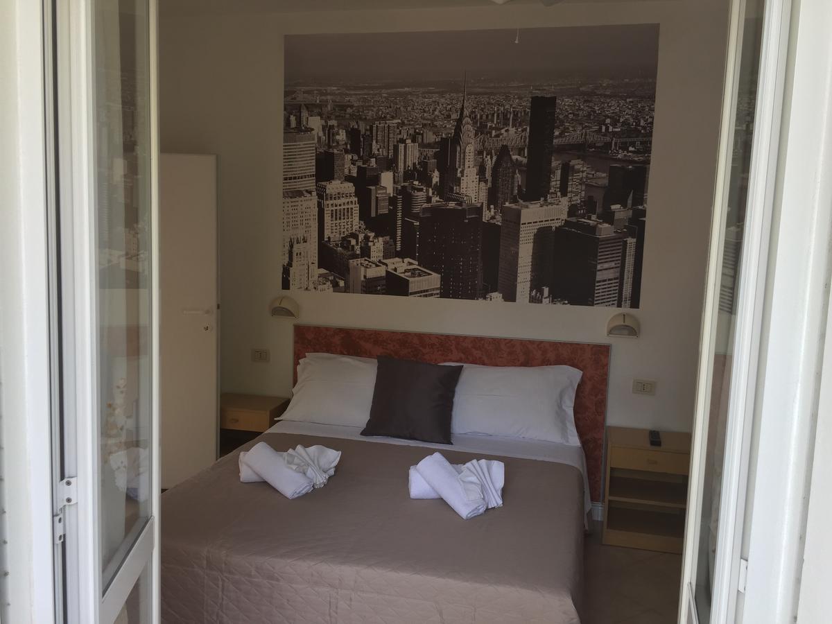 ריצ'יונה Hotel Monti מראה חיצוני תמונה