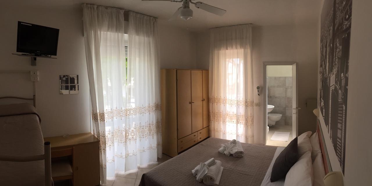 ריצ'יונה Hotel Monti מראה חיצוני תמונה