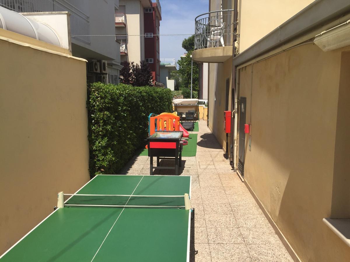 ריצ'יונה Hotel Monti מראה חיצוני תמונה