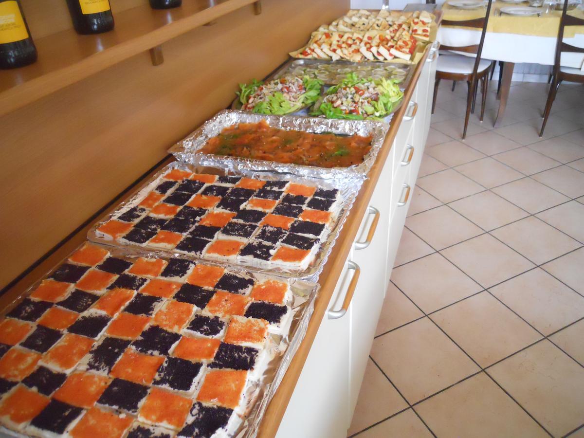 ריצ'יונה Hotel Monti מראה חיצוני תמונה