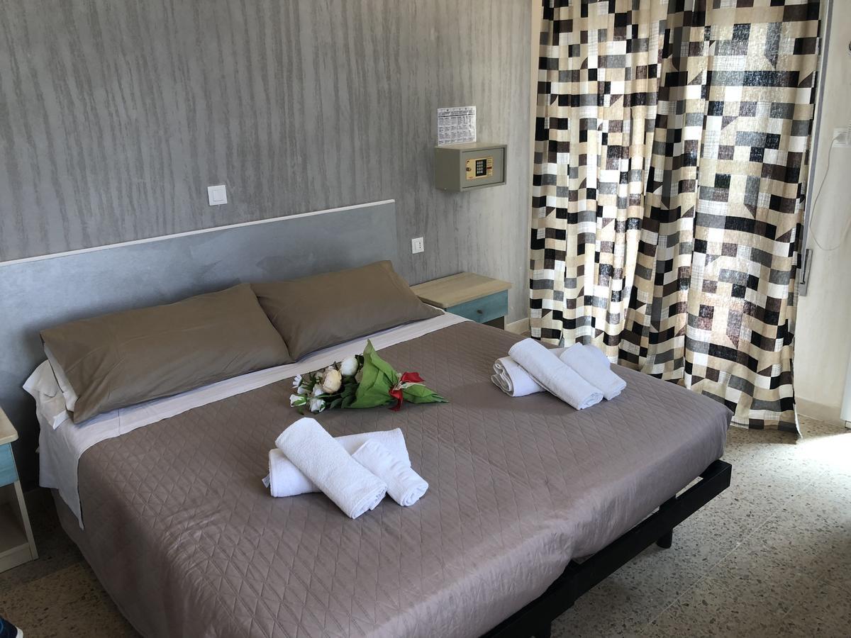 ריצ'יונה Hotel Monti מראה חיצוני תמונה