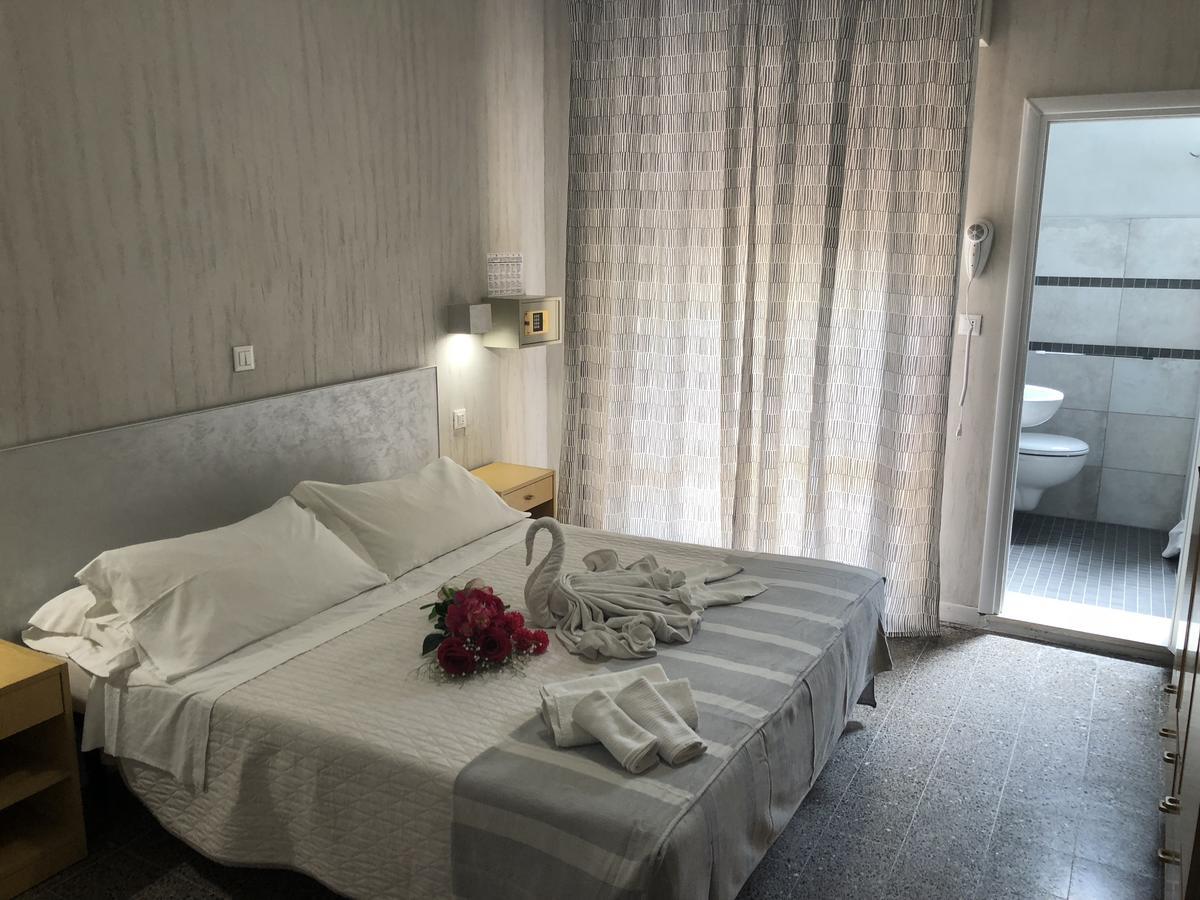 ריצ'יונה Hotel Monti מראה חיצוני תמונה