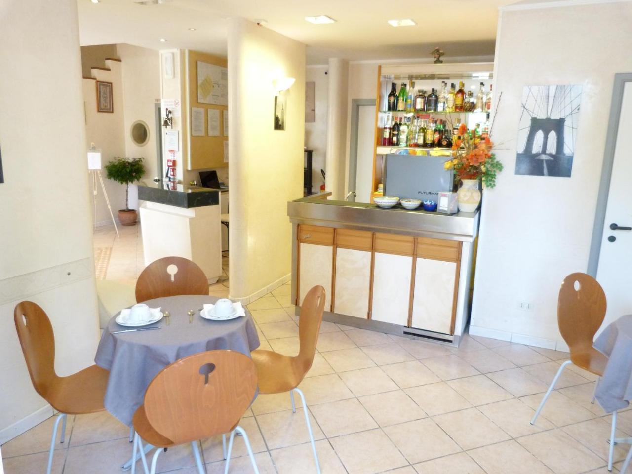 ריצ'יונה Hotel Monti מראה חיצוני תמונה