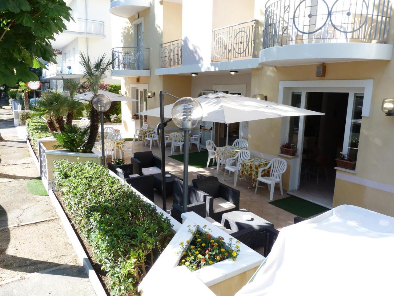 ריצ'יונה Hotel Monti מראה חיצוני תמונה