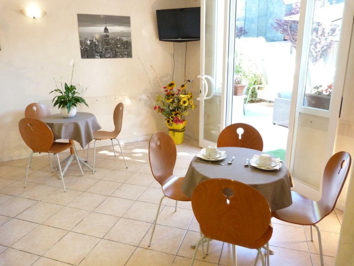 ריצ'יונה Hotel Monti מראה חיצוני תמונה