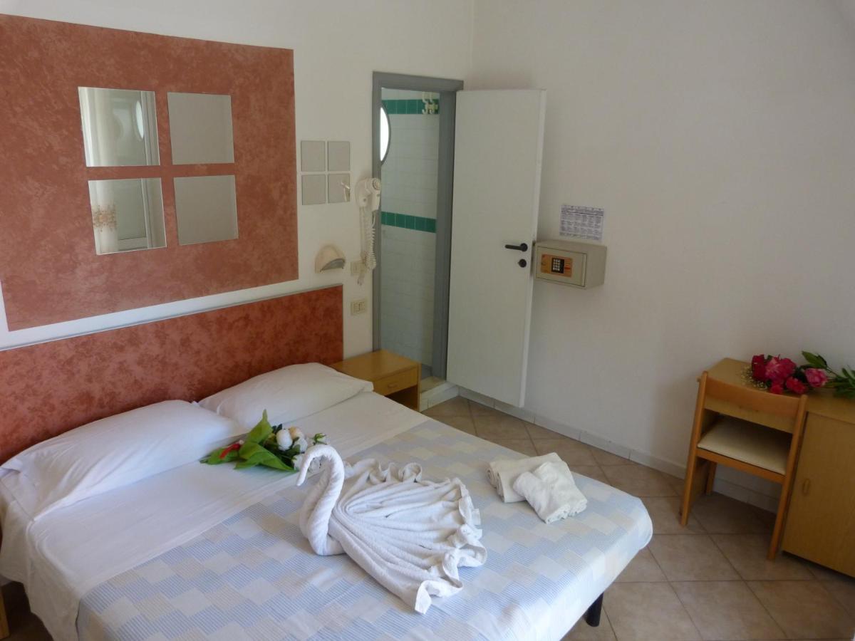 ריצ'יונה Hotel Monti מראה חיצוני תמונה